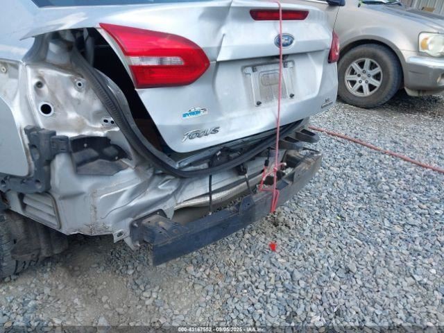 FOCUS 2016 Glove Box 4853718