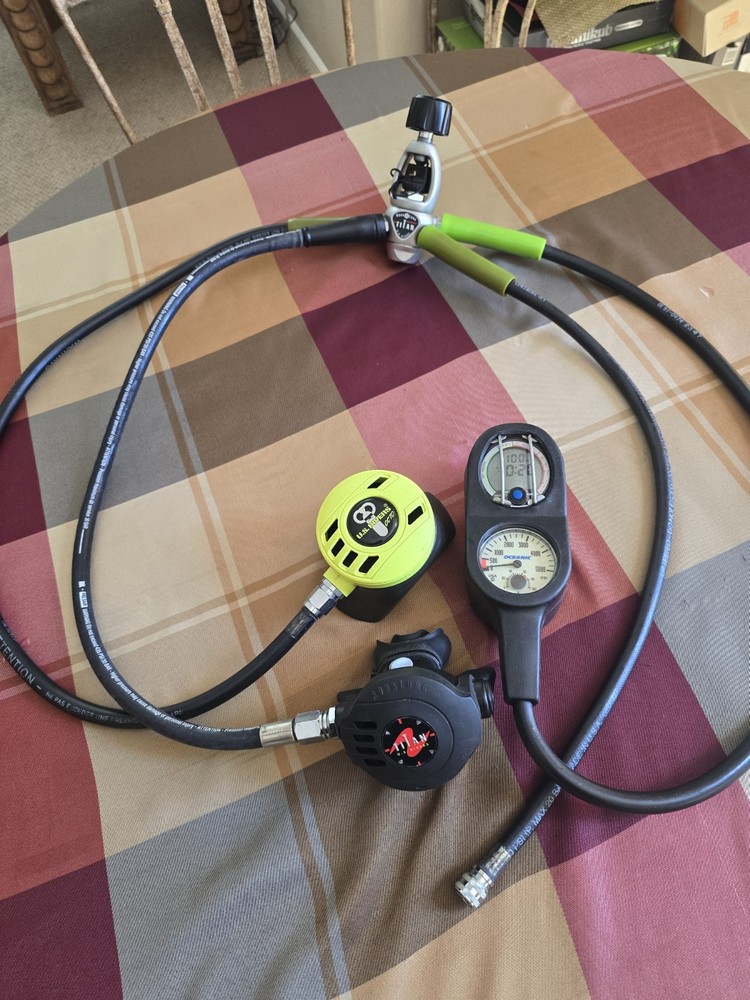 Aqualung Titan regulator Set w/  Octo , Diving Computer and bag.