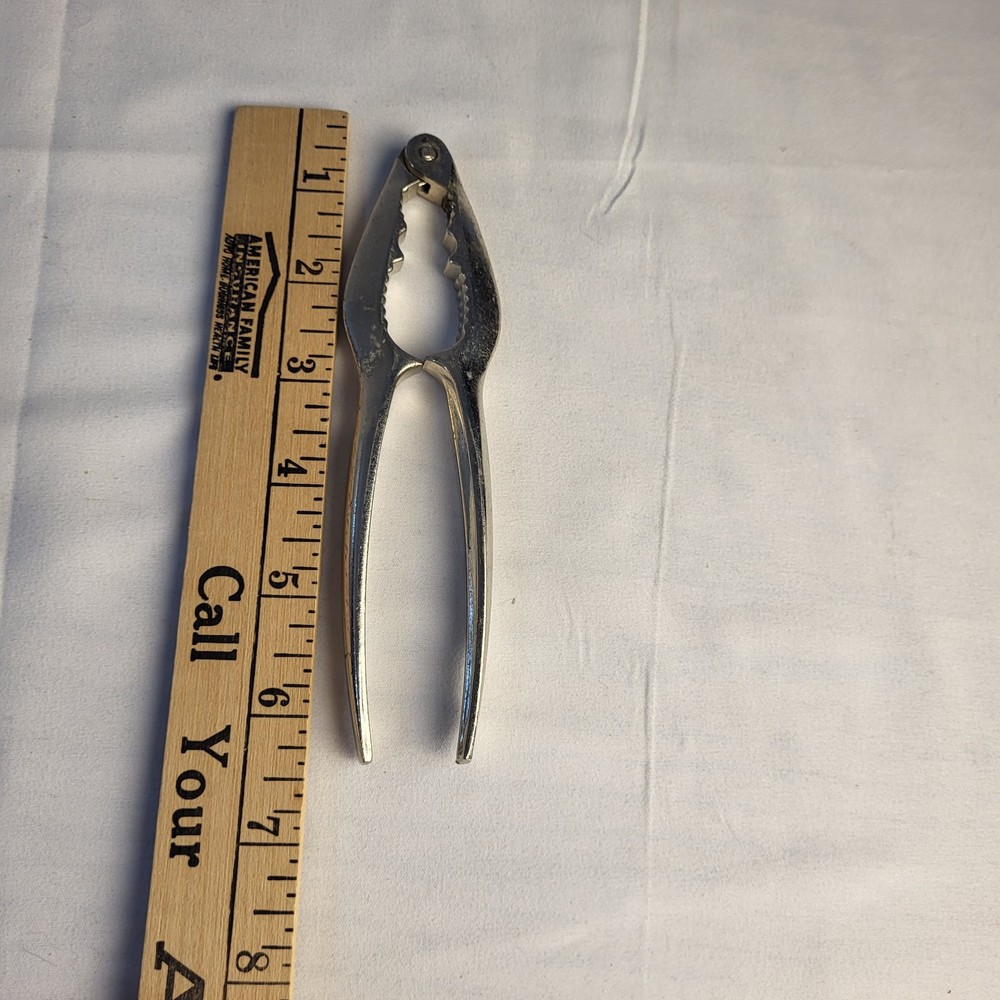 Metal Nutcracker/Seafood Cracker Tool