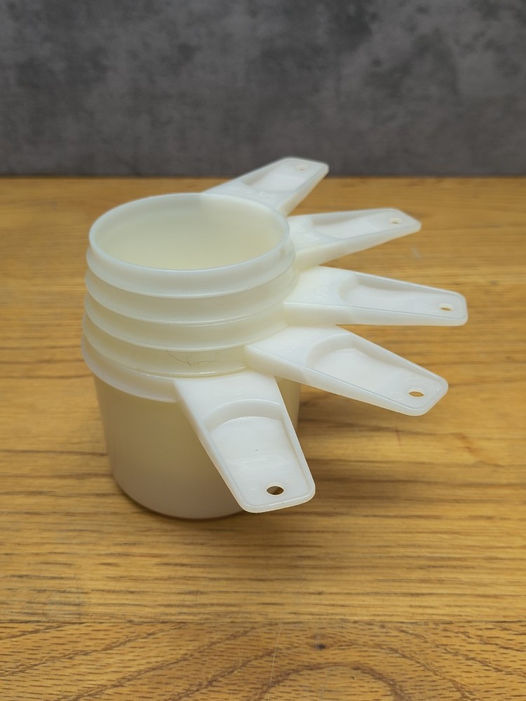 Tupperware #761 White/Translucent  5 Measuring Cup Set
