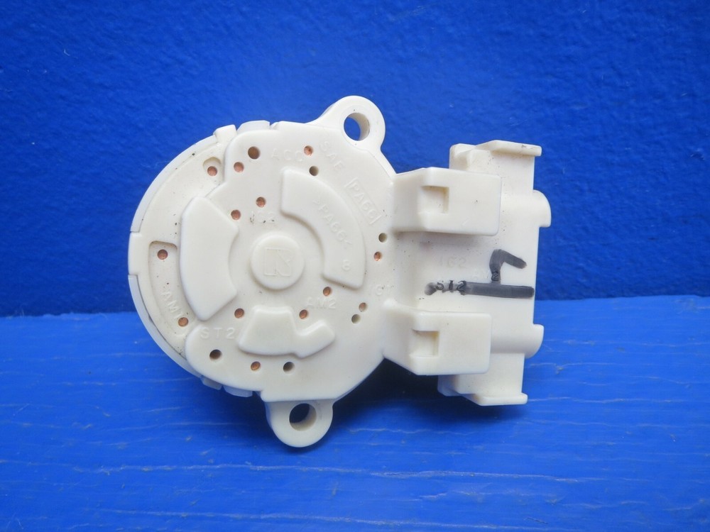 04-10 TOYOTA SIENNA IGNITION SWITCH MODULE OEM. b44