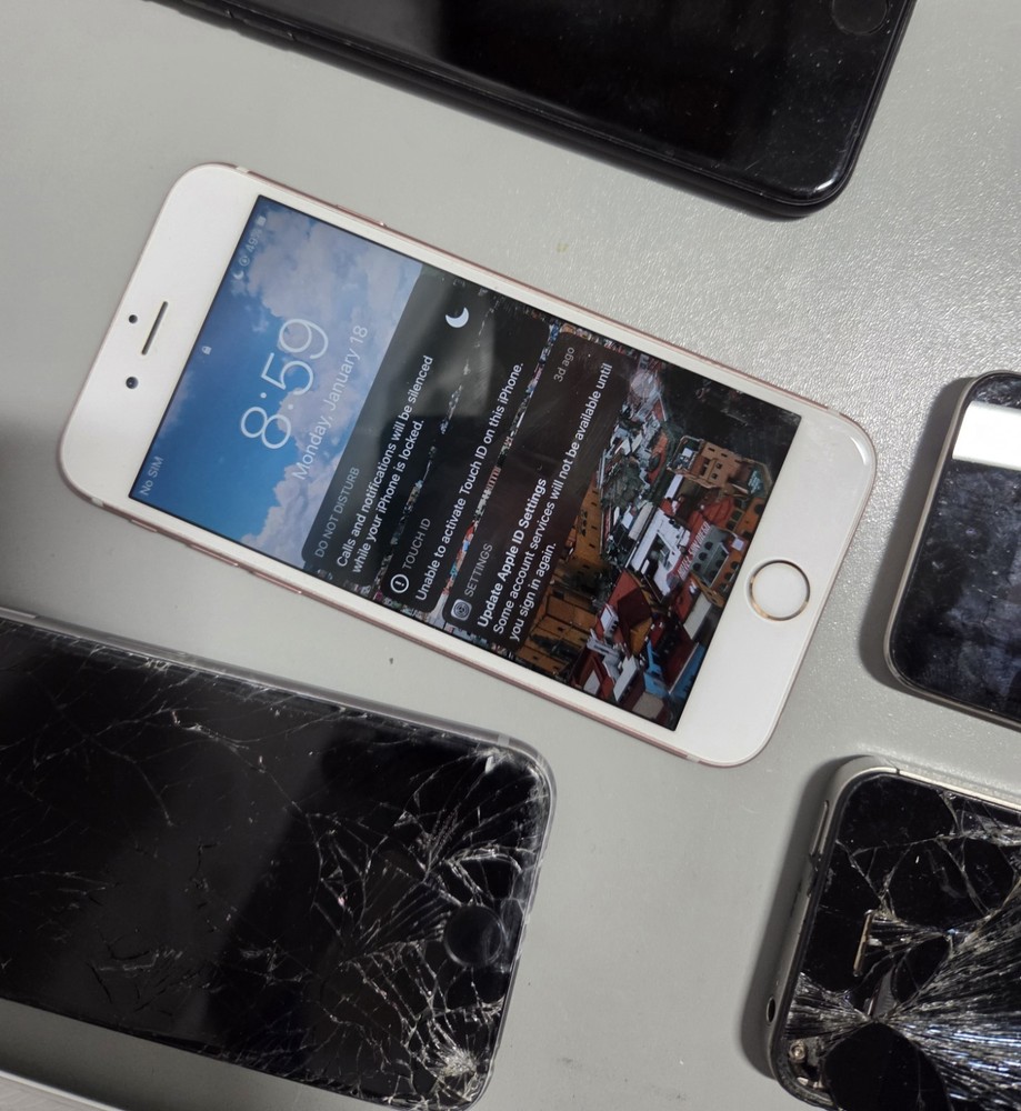 Apple Devices Set For Parts