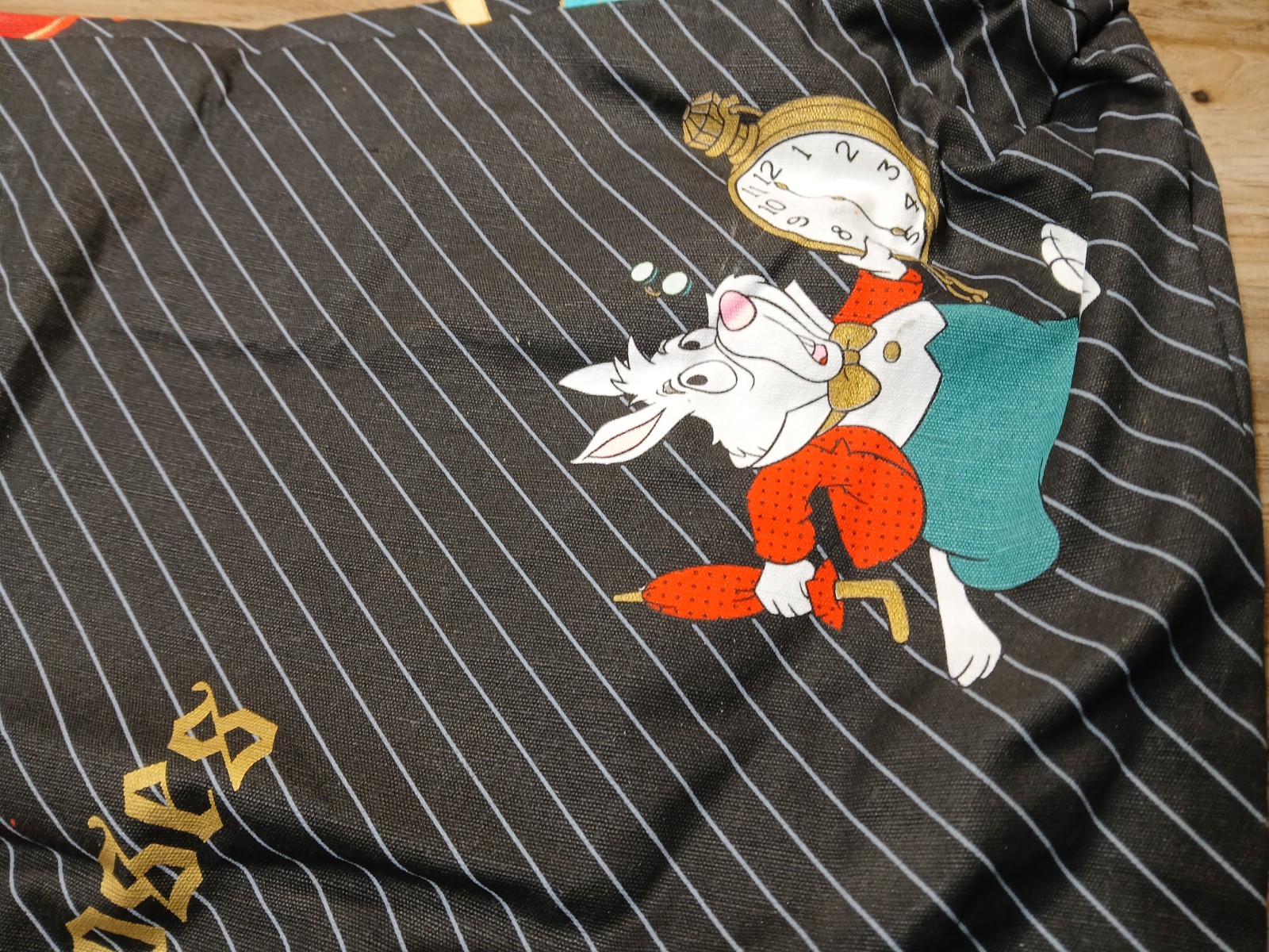 Loungefly Disney Alice in Wonderland Queen Of Hearts Painying The Roses Red