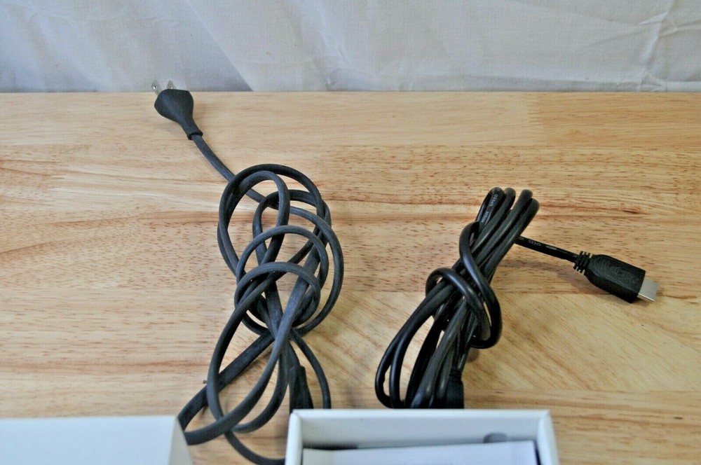 Apple TV(3rd Generation) Media Streamer- Model MD199LL/A *Pre-Owned* W/Box