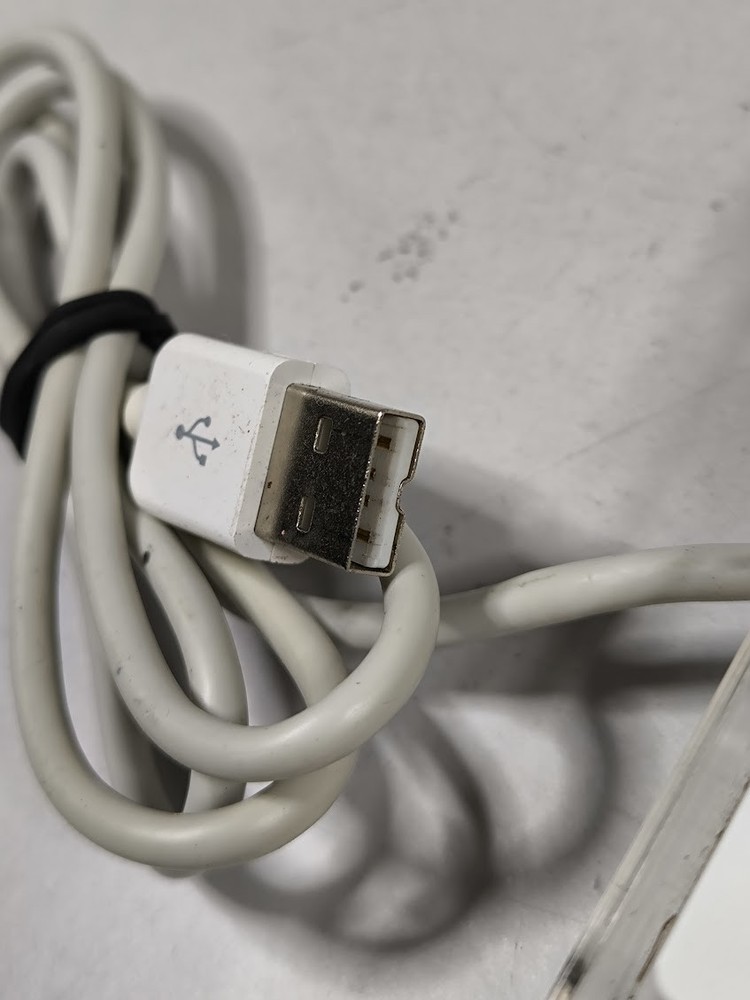 Apple A1048 Wired Keyboard - Not Tested, USB