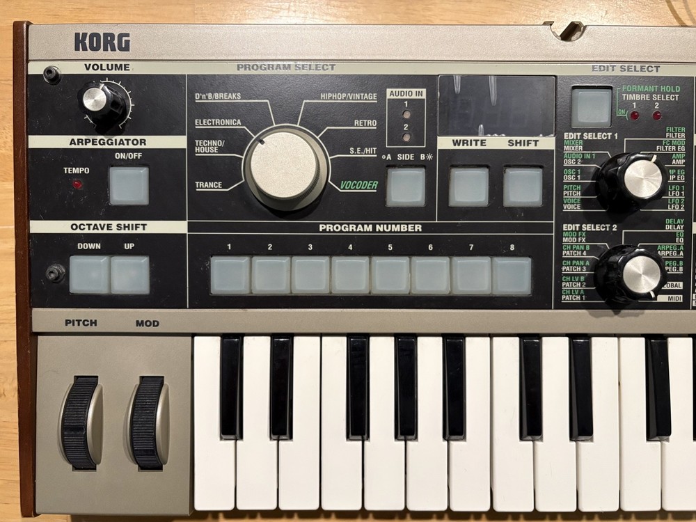 Korg MICROKORG 37 Keys Analog Modeling Synthesizer Excellent Condition