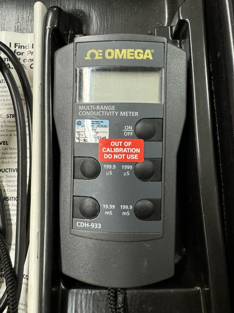 Omega CDH-933 Multi-Range Conductivity Meter w/ Case & Manual
