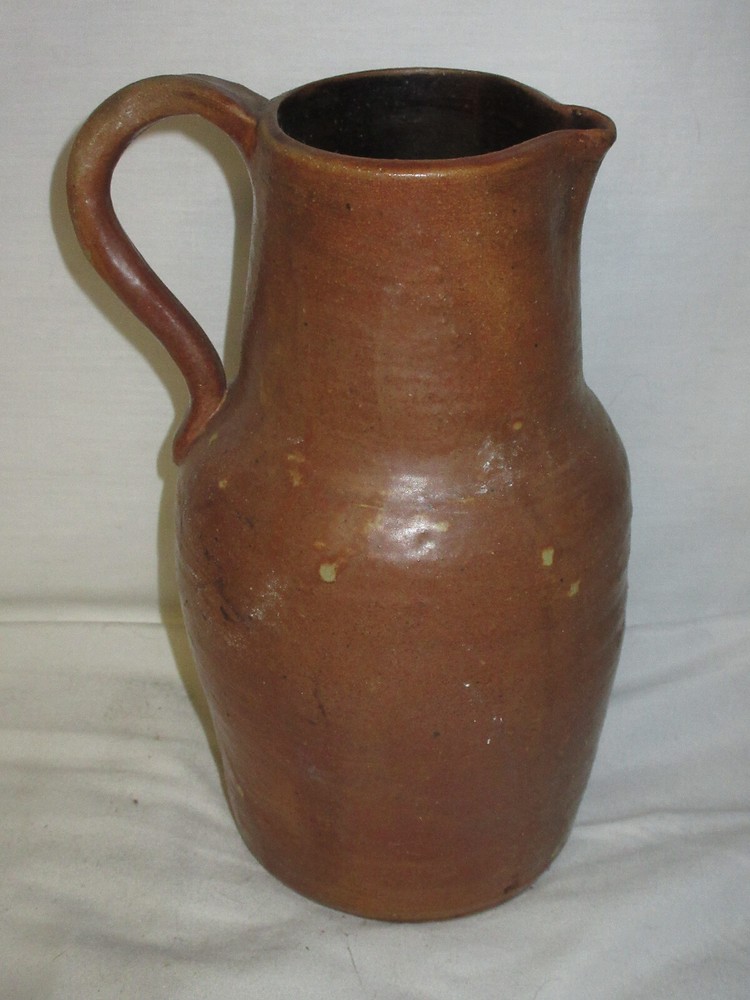 Handmade  Pottery  Vase LOVELY  signed   (GR).