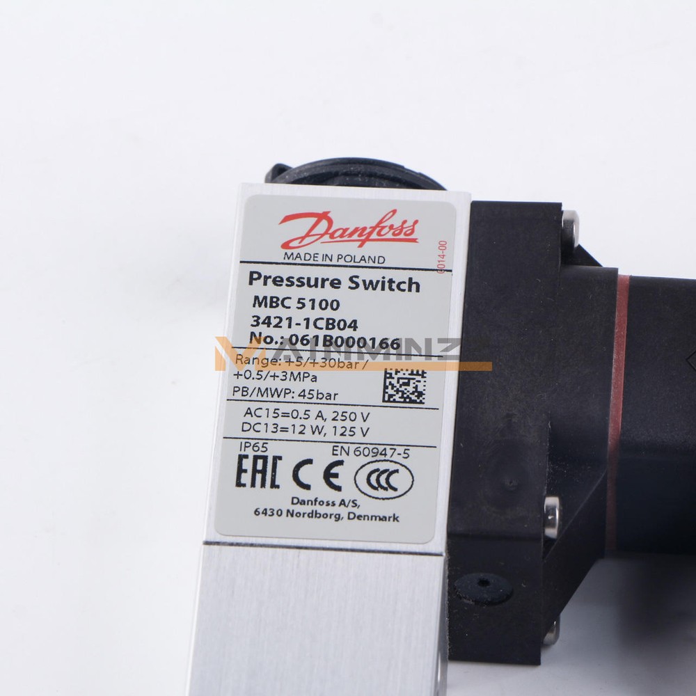 One New Danfoss 061B000166 pressure switch