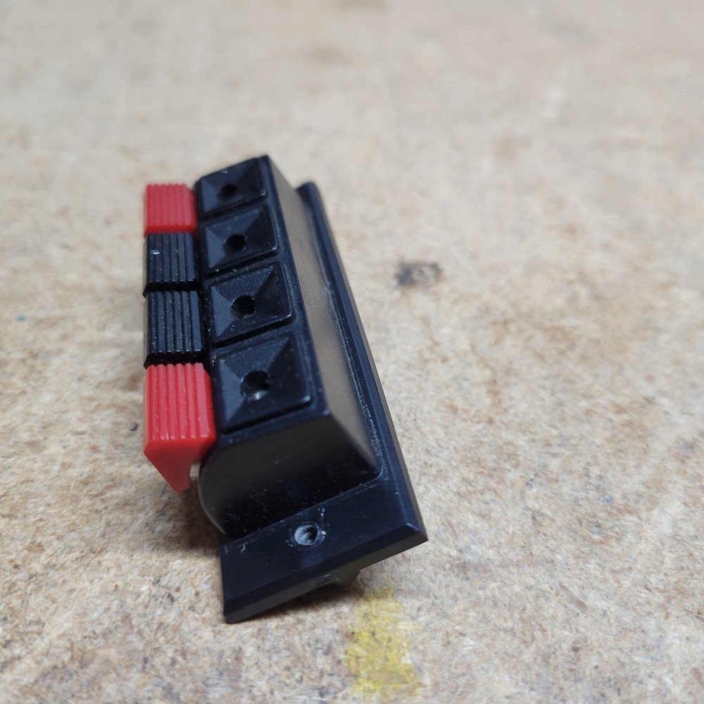 Marantz SR-2000 Speaker connector