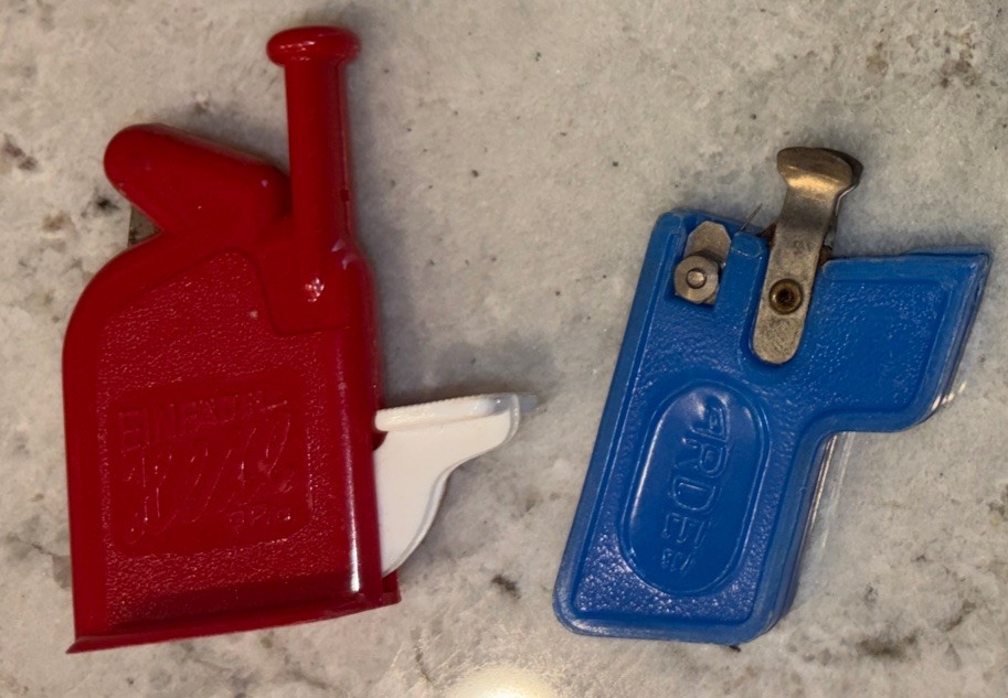 VTG Mid-Century Plastic Einfadel Hexe Needle Threader & Ardee Needle Threader