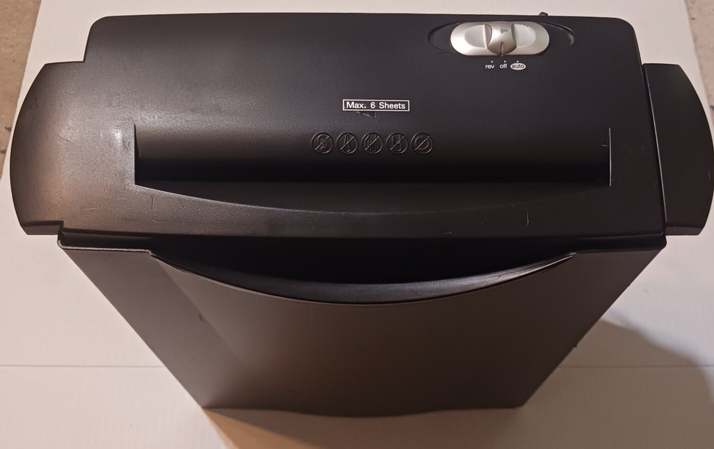 Model WM6S Over The Trash Can Paper Shredder