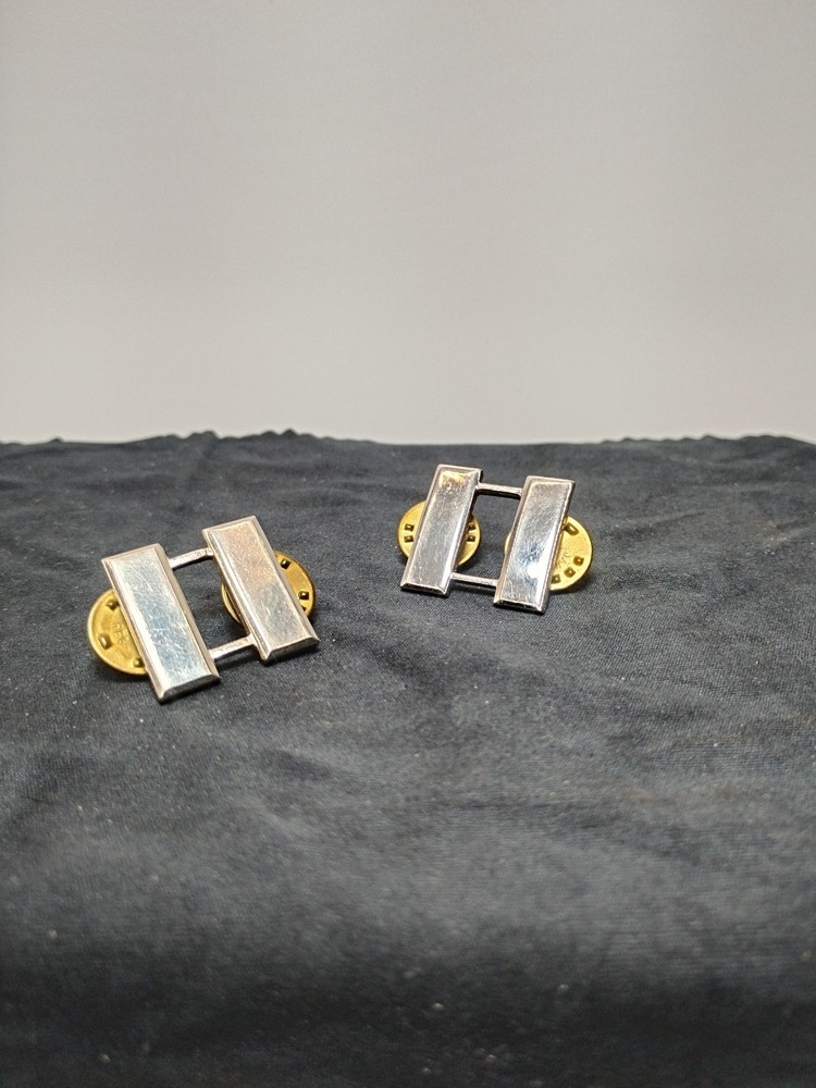 ORIGINAL WWII US ARMY OFFICER CAPTAIN JACKET, SHIRT COLLAR Pinback... P23