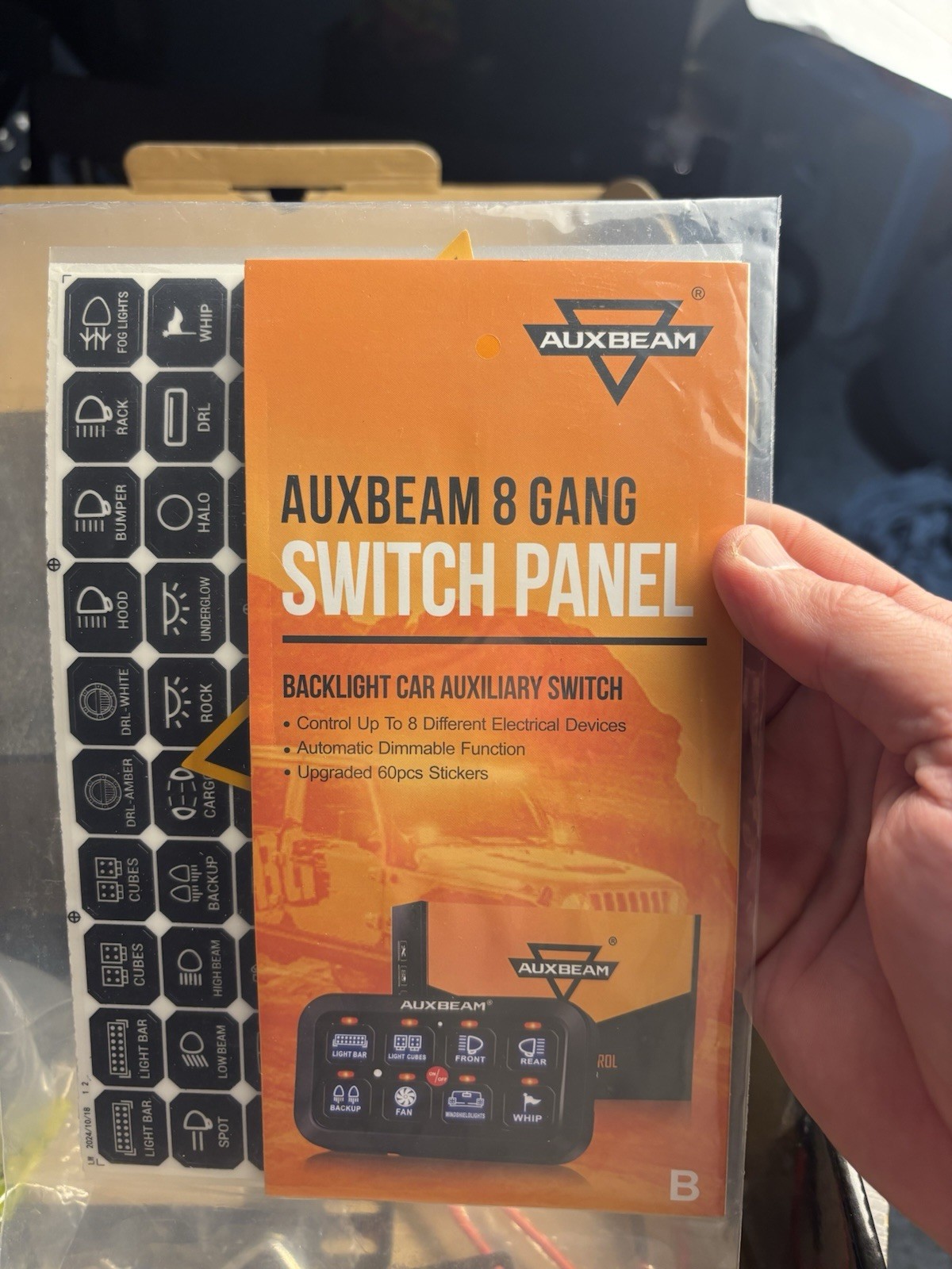 AUXBEAM 8 Gang Switch Panel On-Off LED Car Switch Panel Circuit Control 12V/24V