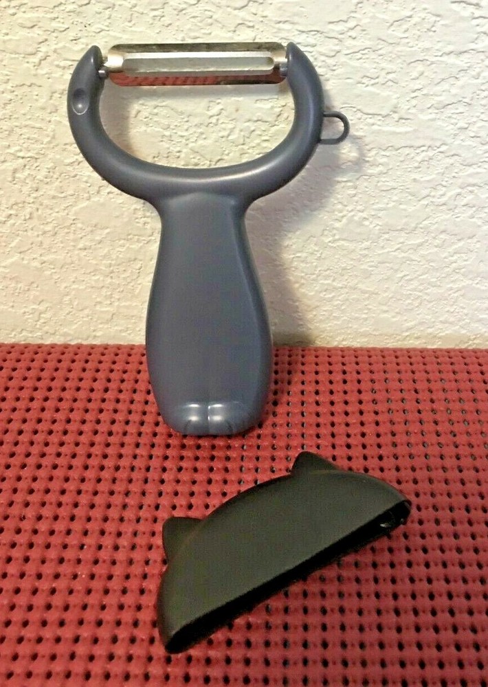 2 Fruit Vegetable Peeler CAT PATTERN Sharp Stainless Steel Potato Carrot Scraper