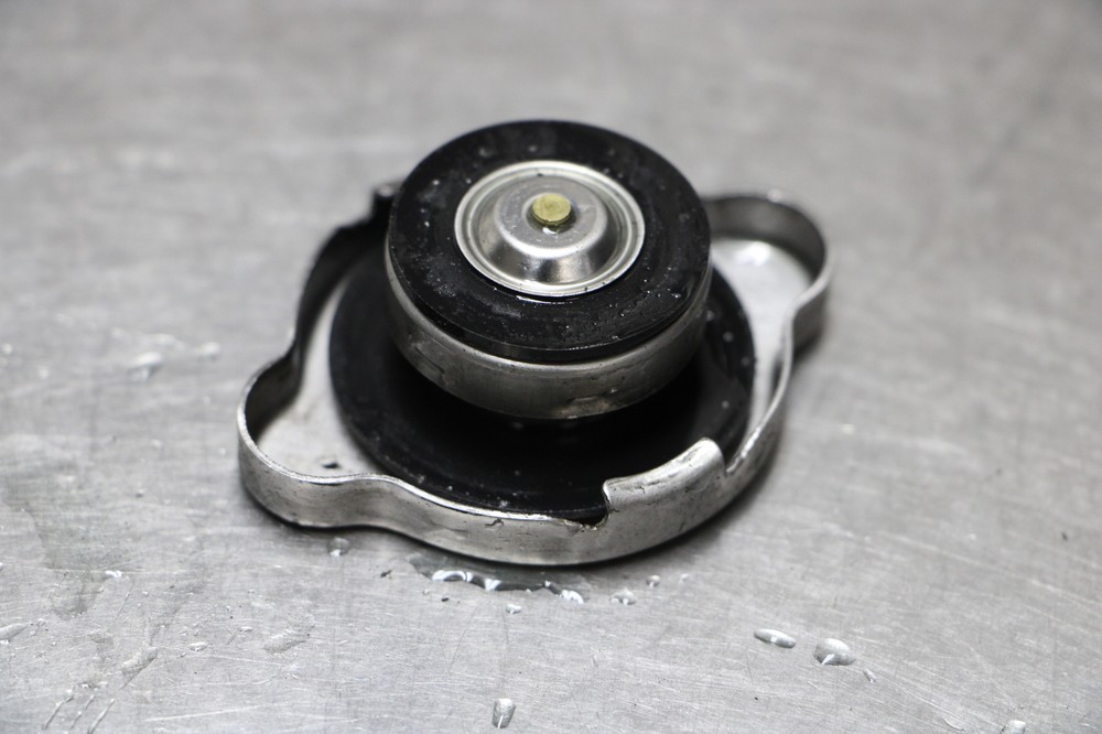 09-14 Yamaha R1 Engine Radiator Cap