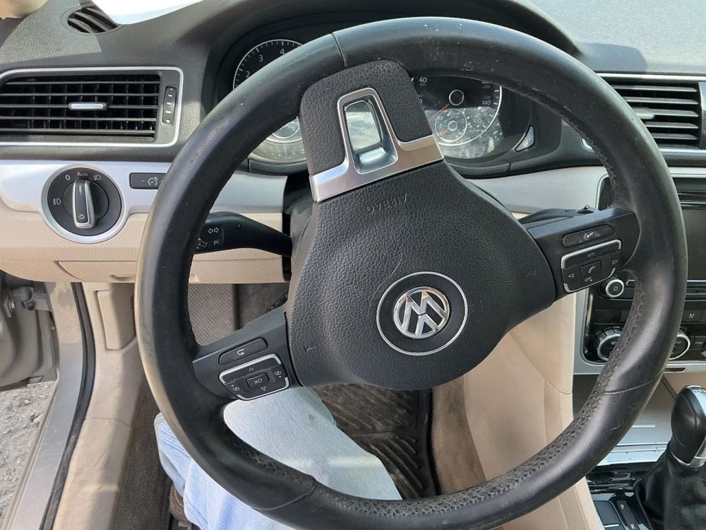 PASSAT 2012 Glove Box 5022168