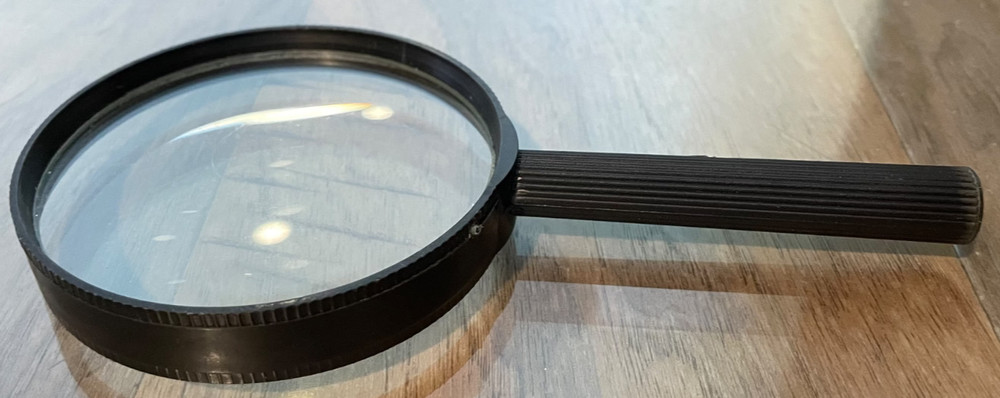 Excellent Condition Vintage Magnifying Glass