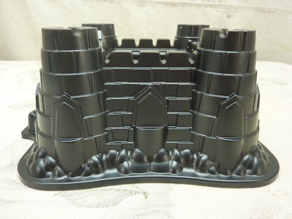Nordic Ware Castle Bundt 10 Cup Cake Pan