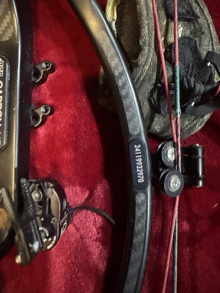 PSE Carbon Air EC Compound Bow 60 LBS