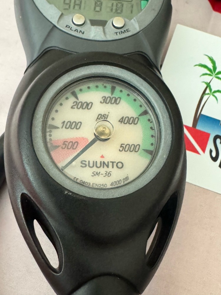 SUUNTO VYPER SCUBA COMPUTER CONSOLE + CASE LOOKS PRIMO!