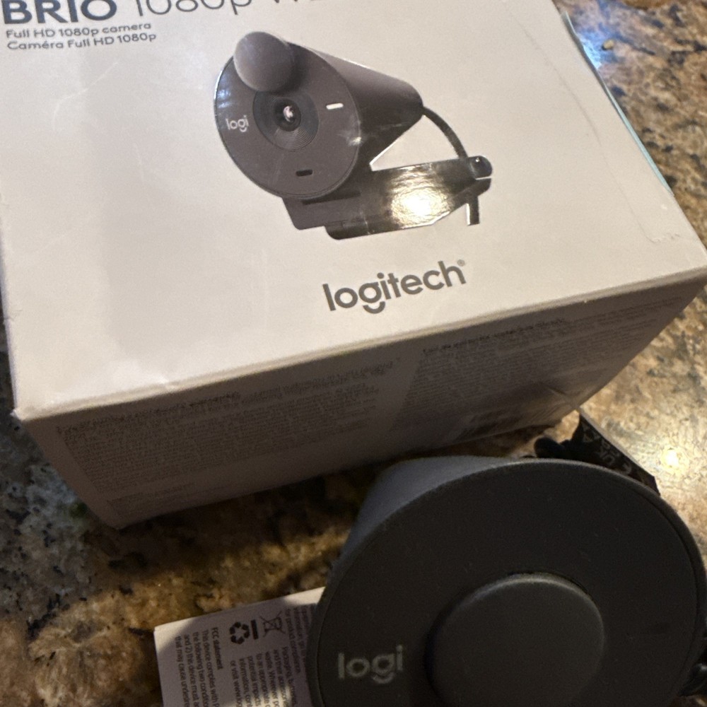 Logitech Brio 1080p Webcam - Auto Light Correction Privacy Shutter with