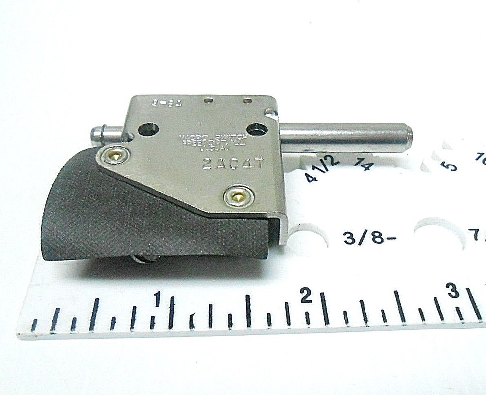 2AC47 MICROSWITCH HONEYWELL SENSITIVE SWITCH NEW OLD STOCK