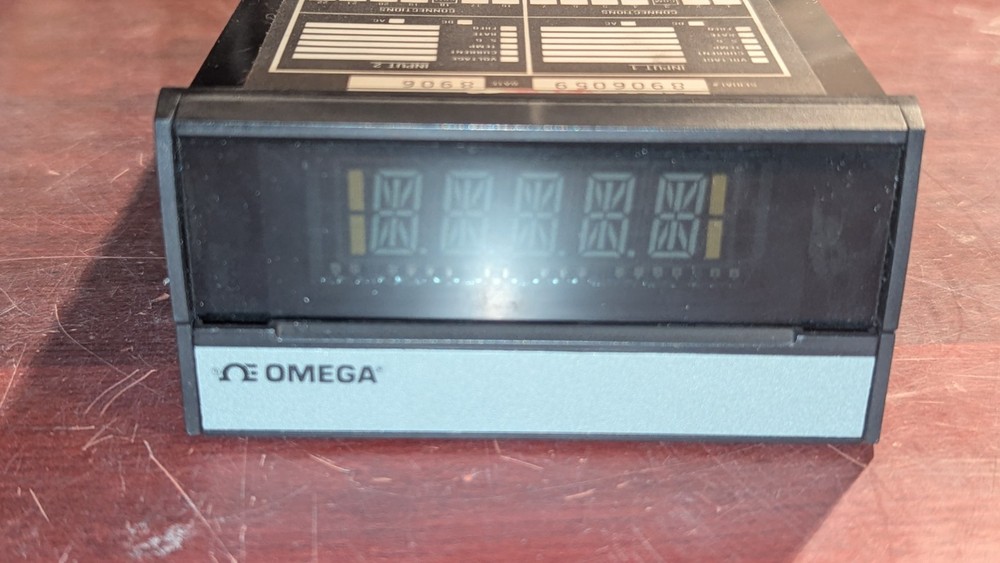 Omega Engineering DP-11 Panel Meter NIB