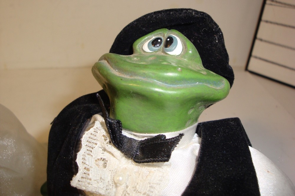 Mr. And Mrs.Pondhopper figures with tags