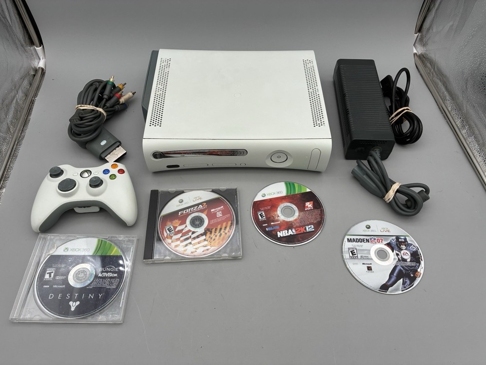Microsoft Xbox 360 White Console 60GB HDD Console w/HDMI System Bundle - Tested