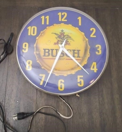 BUSCH LIGHT 1991 Light-up Wall Clock Bottle Cap Pull Chain Barware Plug-in WORKS