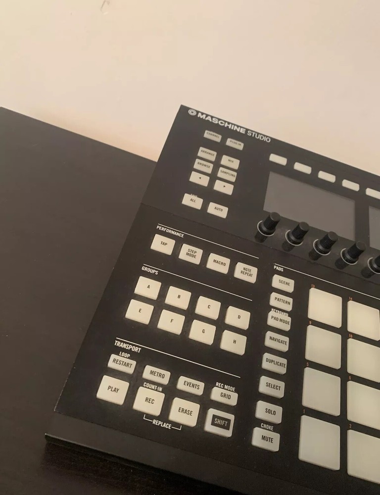 Native Instruments Maschine Studio - (PRE-OWNED)