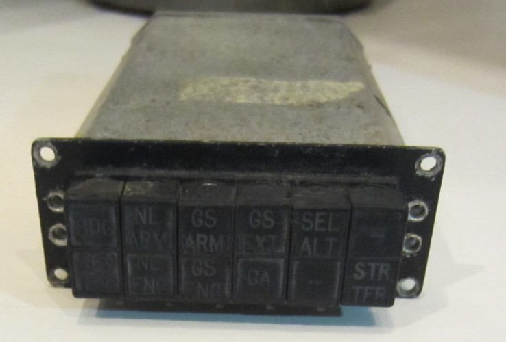 AIRCRAFT ANNUNCIATOR INDICATOR WITH 6 KORRY INDICATORS
