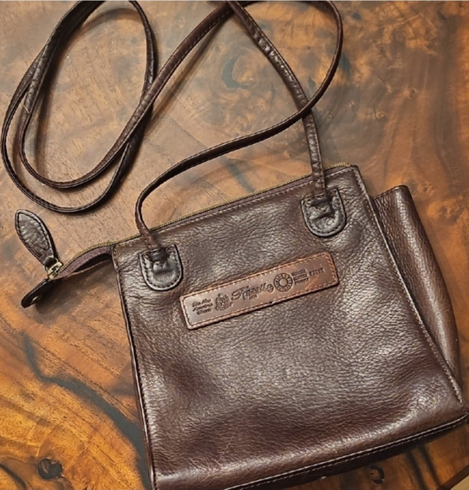 Fossil Brown Shoulder Bag Zip Closure Gold Hardware Inner Pockets