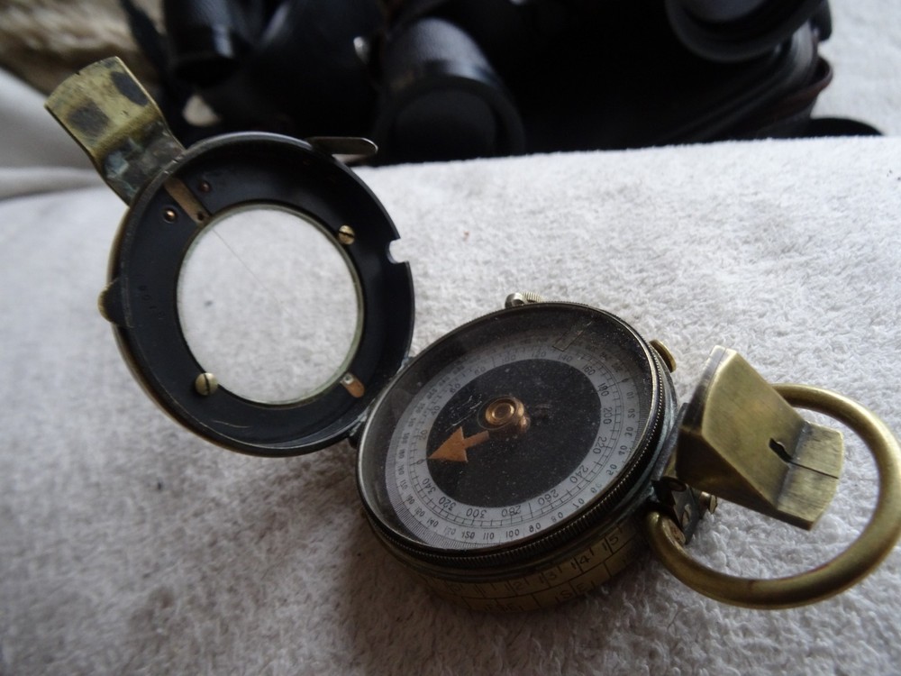 1917 WW1  issued army   prismatic marching compass , E.R.WATTS & SON