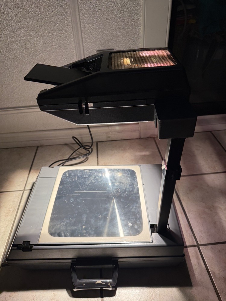 3M 2000 AG Overhead Projector Briefcase Portable Transparency  TESTED
