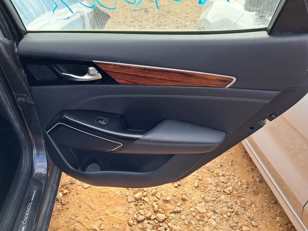 CADENZA 2017 Glove Box 4874971