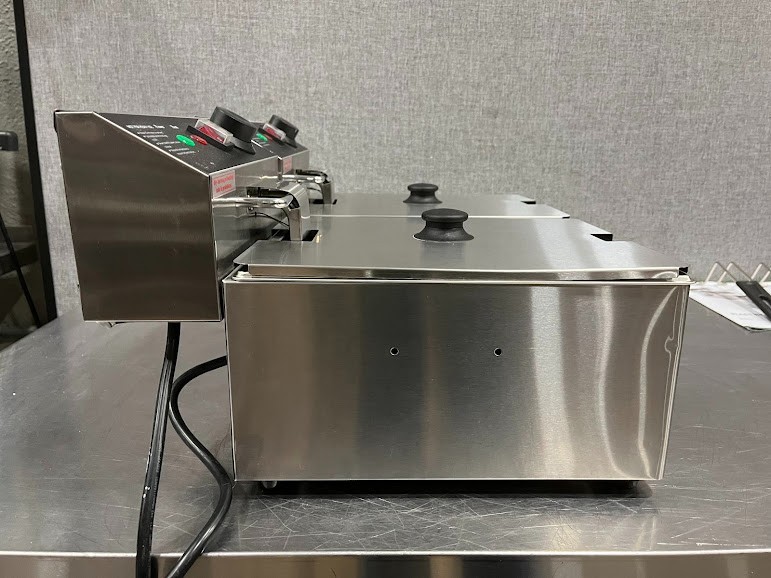 MainStreet Equipment 20 lb. Dual Tank Electric Countertop Fryer - 110V, 3,300W