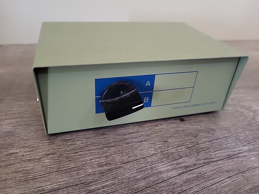 Manual Data Transfer Switch Box A/B 2-Position VGA Video Switchbox