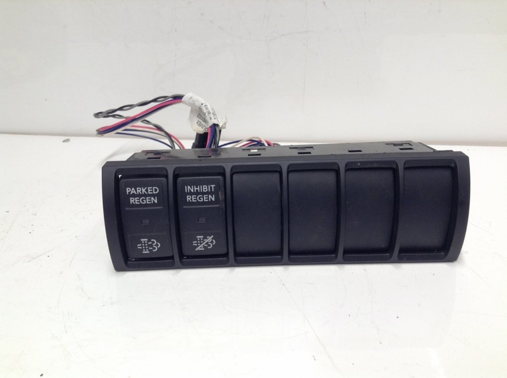 International LT SWITCH Dash Panel - Used | P/N 693864