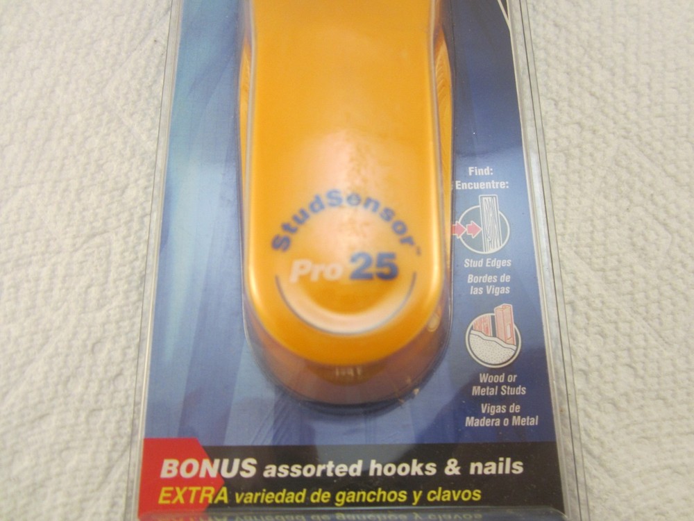 Zircon StudSensor Pro25 Stud Finder & Picture Hanging Kit w/ Assorted Hooks NEW