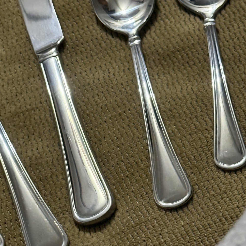 Reed & Barton Mendon 5 Piece Place Setting Stainless Flatware