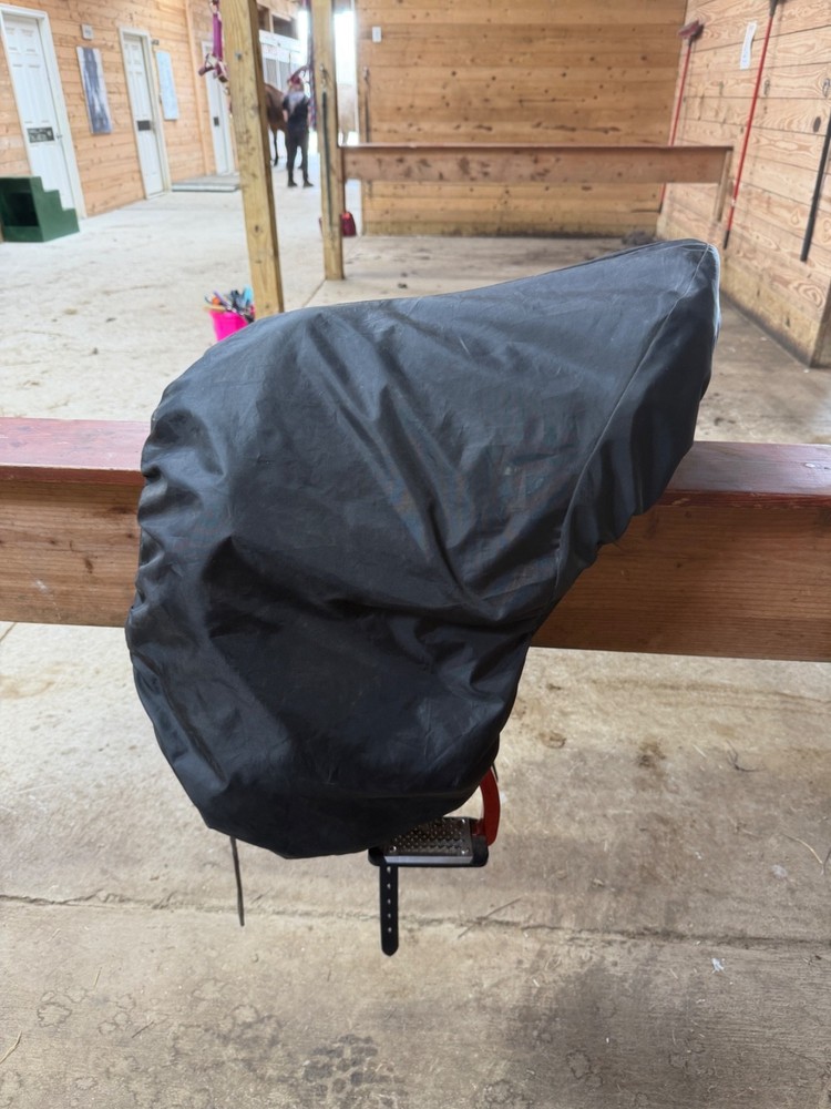 WOW dressage saddle