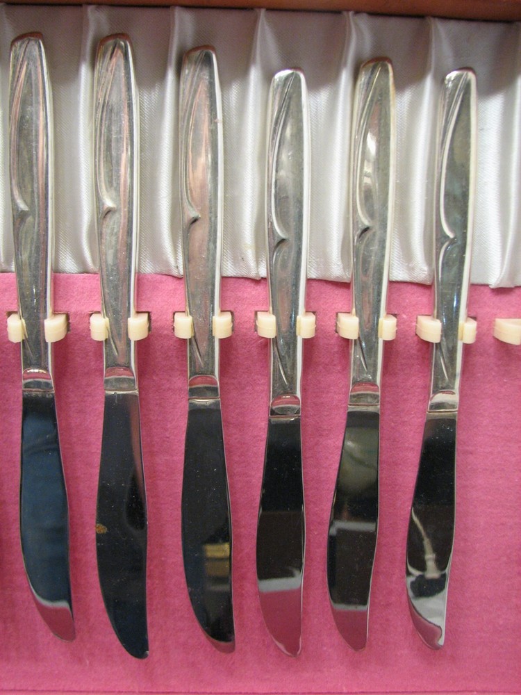 Set Supreme Silver Plate Flatware Concept Pattern svc for 12 74 pcs w/Box