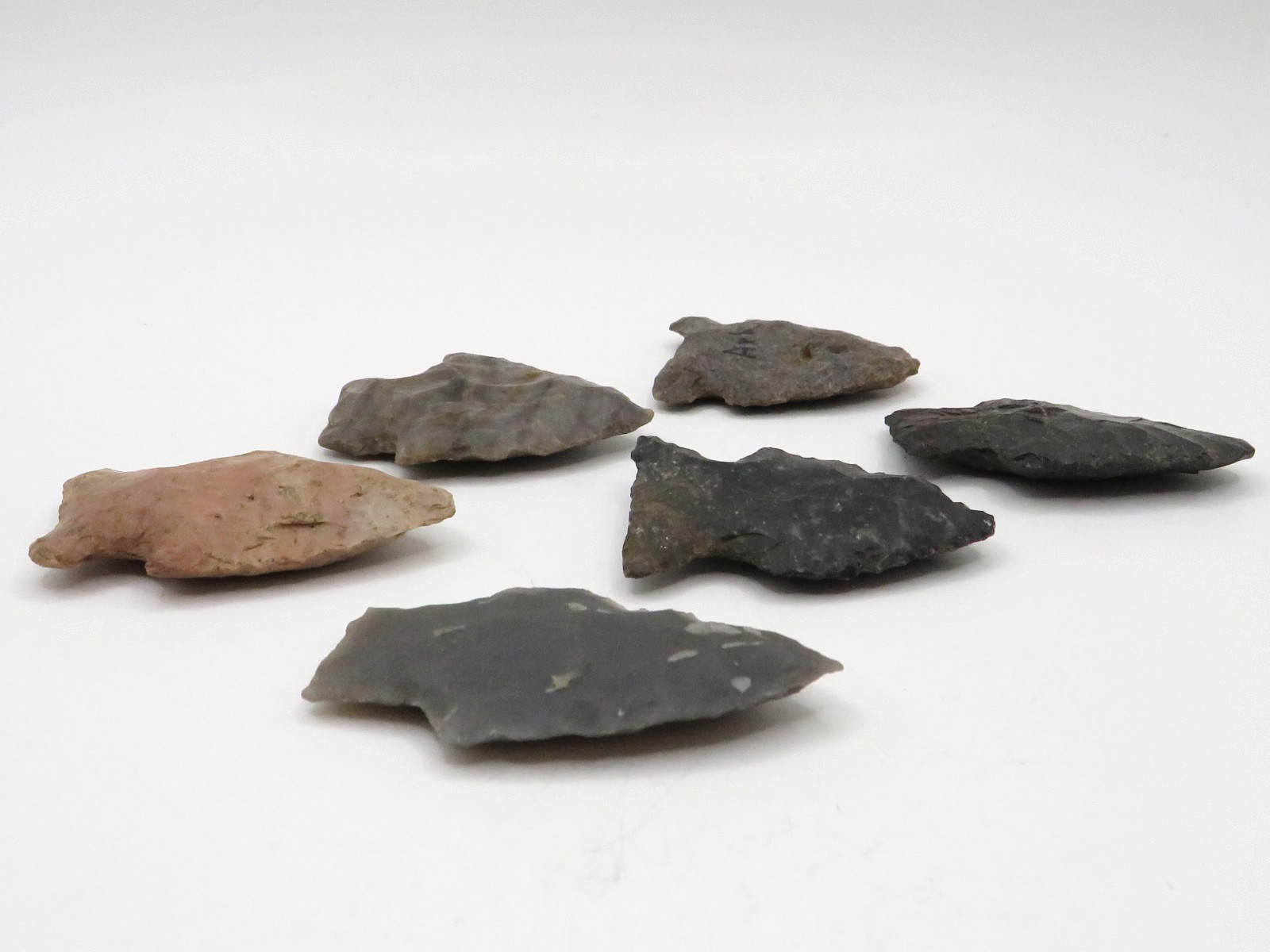 6pc LOT of NOTCHED INDIAN ARROWHEAD - AUTHENTIC w GREAT COLORS**