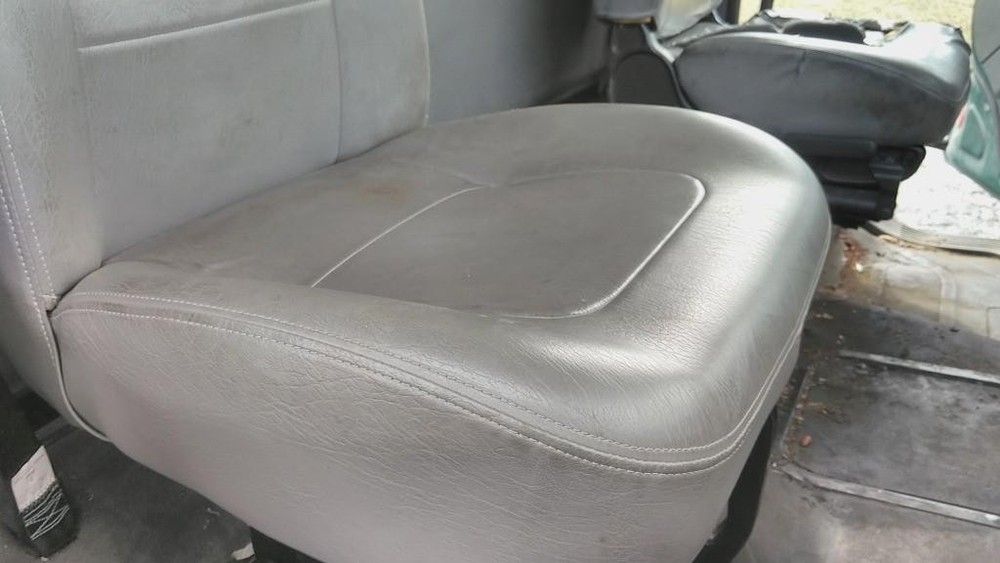 2012 FREIGHTLINER M2 106 FRONT SEAT 3921885