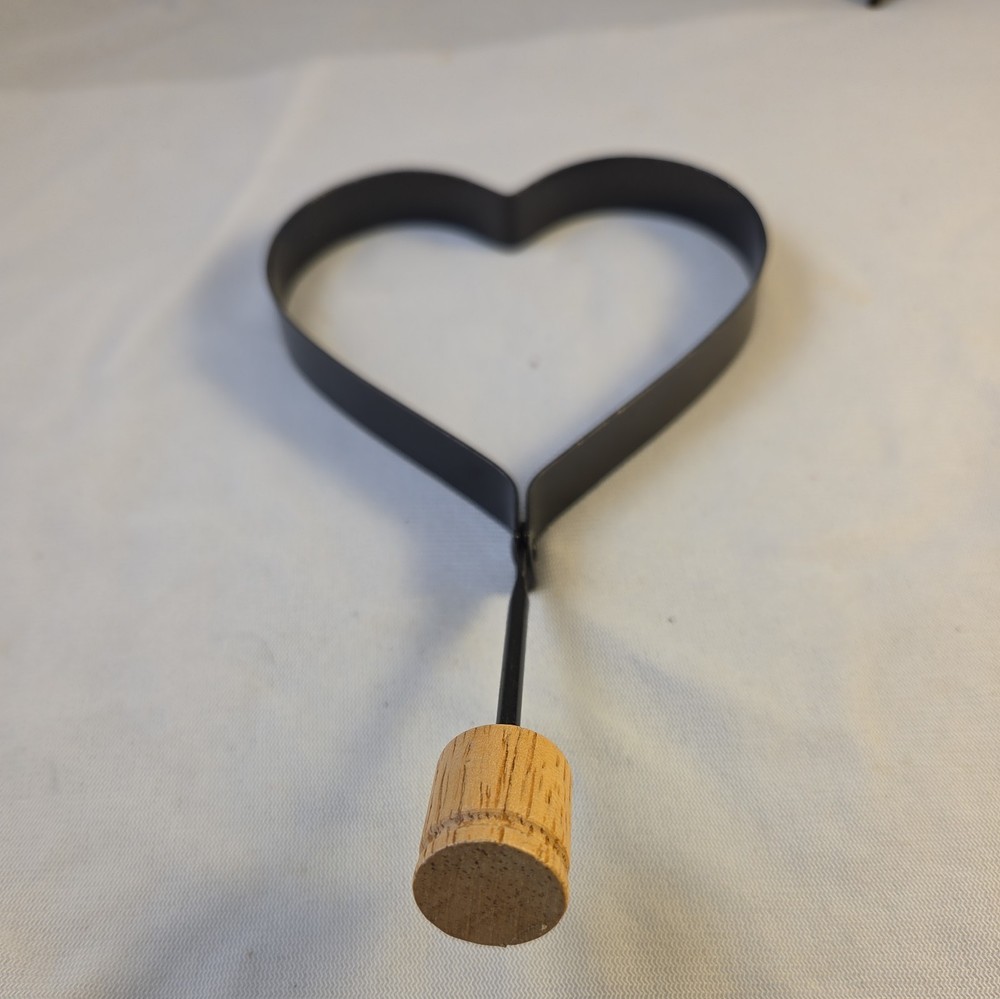 Vintage PANCAKE Fried Egg MOLD Ring W/ Handle Heart Shape Cookie Cutter