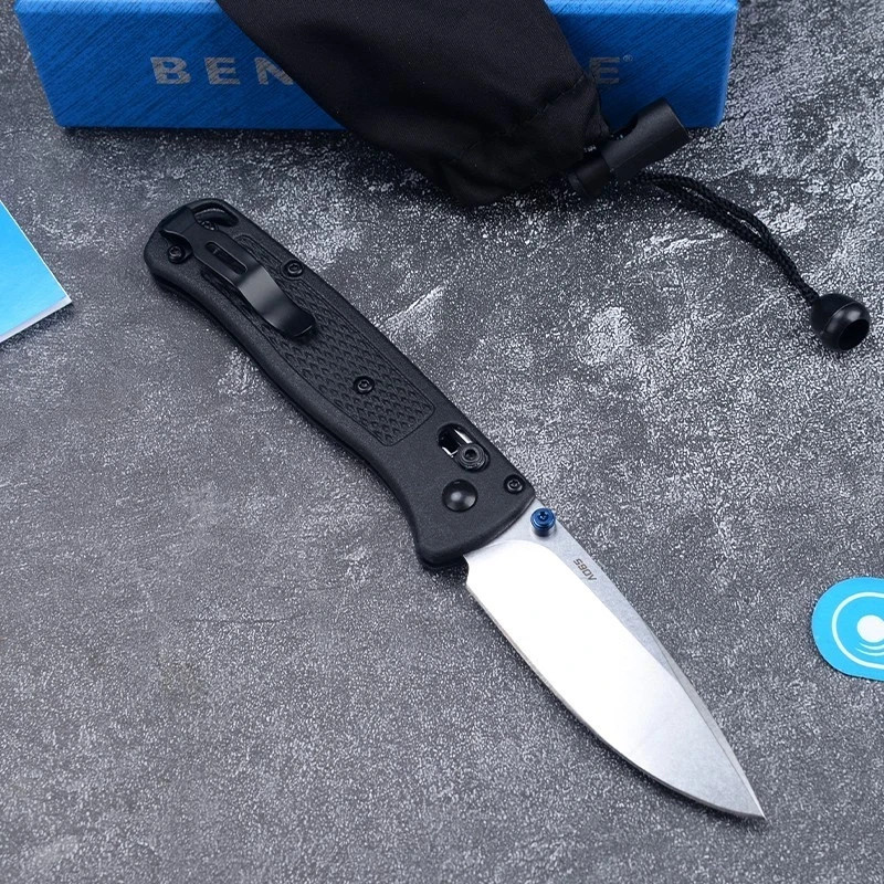 Benchmade - Bugout 535 EDC knife, equipped with black CF-Elite handle
