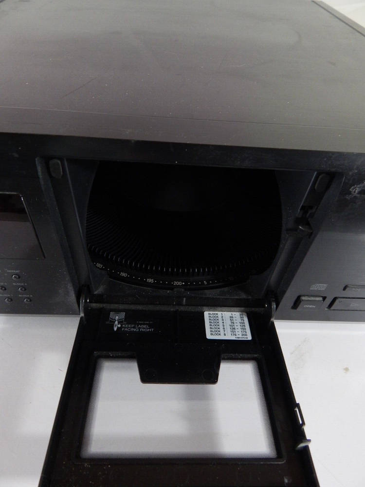 Sony Compact Disc Player CDP-CX681 Mega Storage 200 CD's *TESTED WORKS*