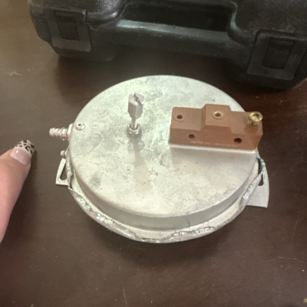 Metal Pressure Switch 11 psi HVAC with Mounting Bracket